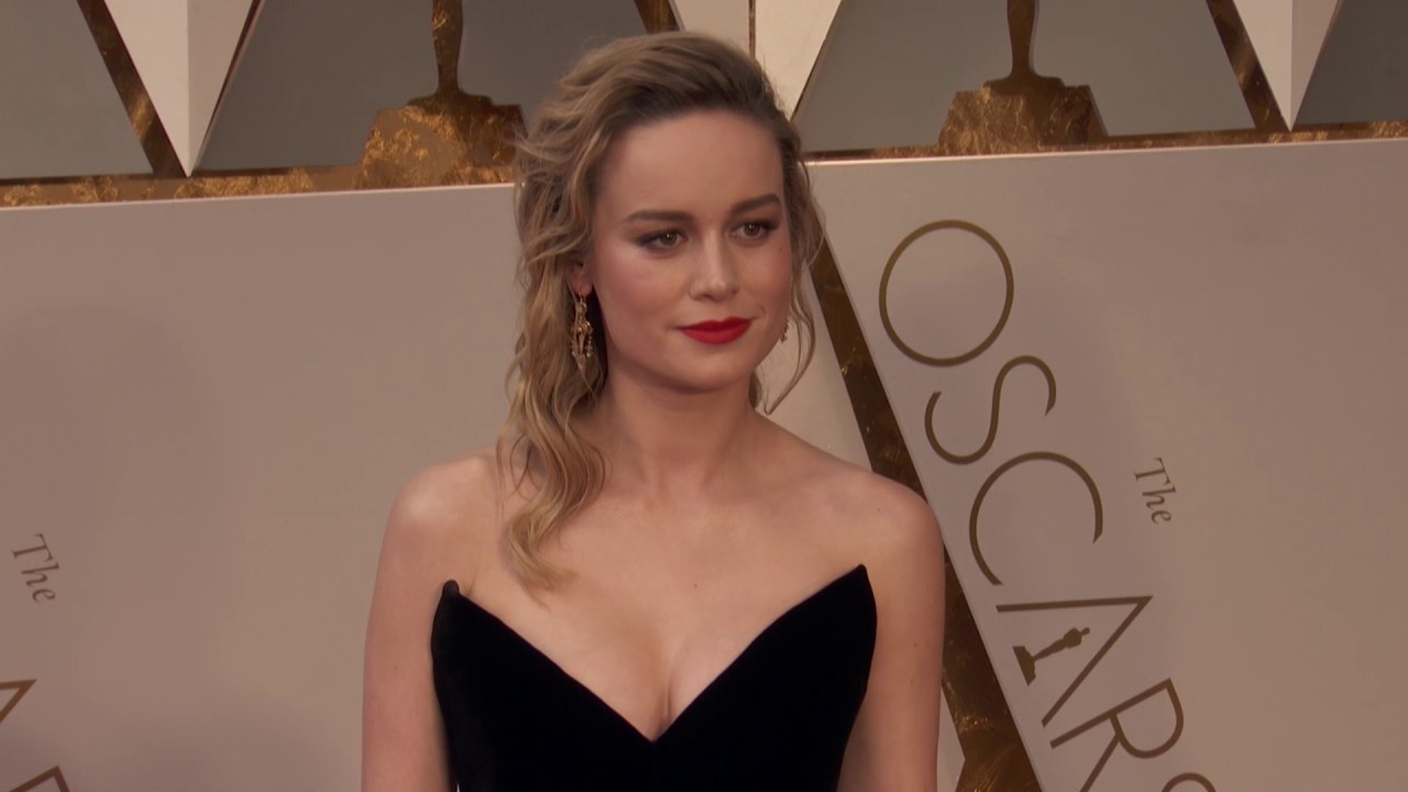 Brie Larson Oscars 2017 Red Carpet Arrival Fashion | ScreenSlam