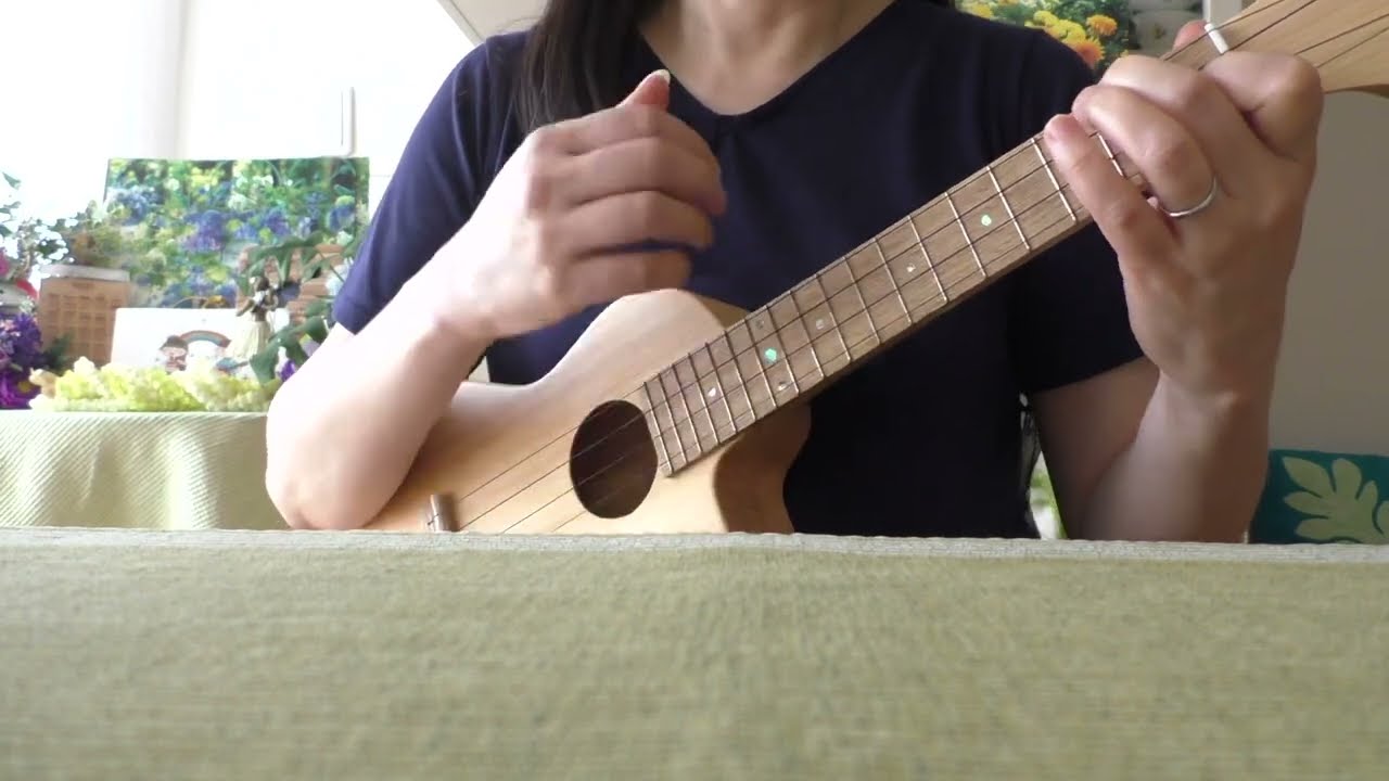 カントリーロード ☆ 耳をすませば ☆ ジブリ cover ウクレレ弾き語り