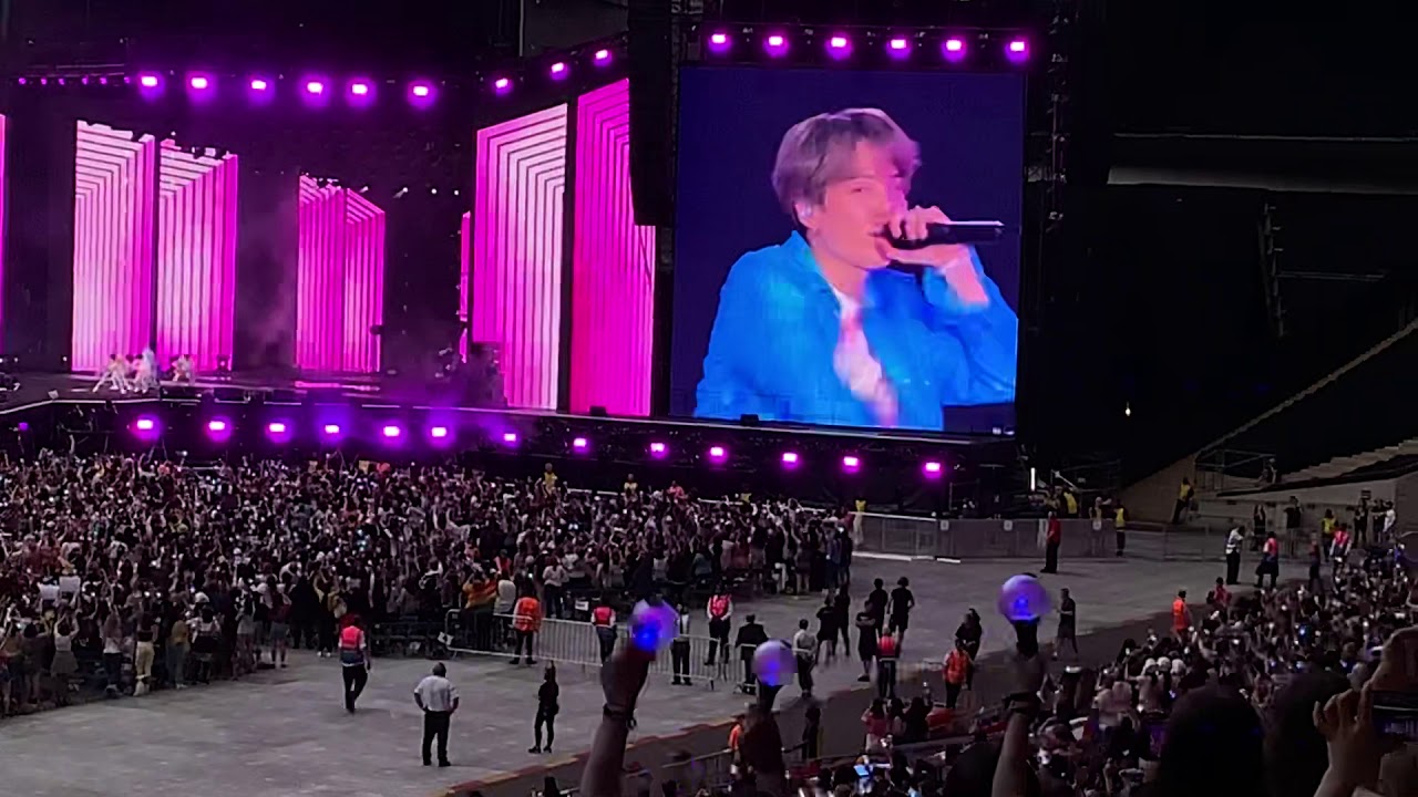 BTS Boy With Luv - Wembley Stadium day 1 190601