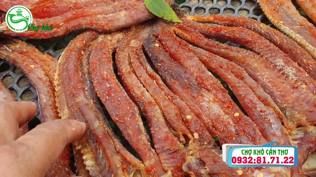 Khô cá lóc đồng ba nắng mùa nước nổi miền Tây | Chợ khô Cần Thơ 