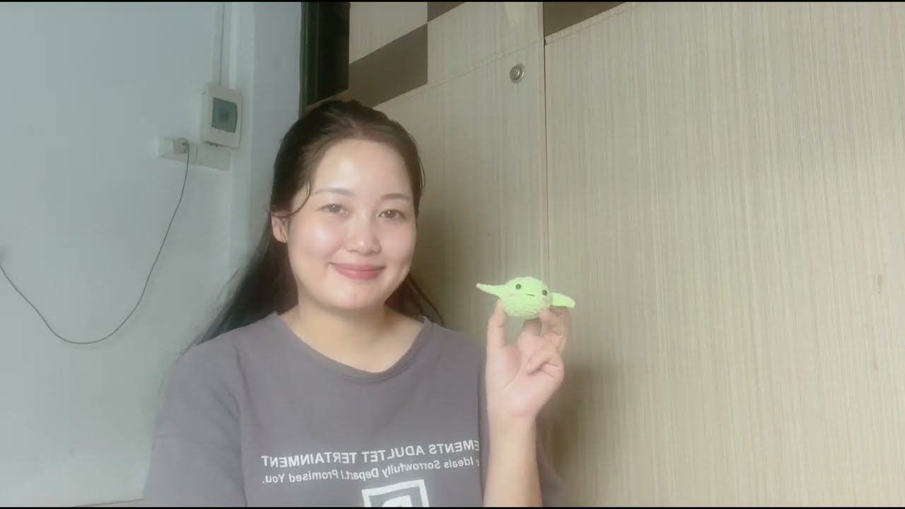 Kim Huyen shows how to knit baby mushrooms and chicks