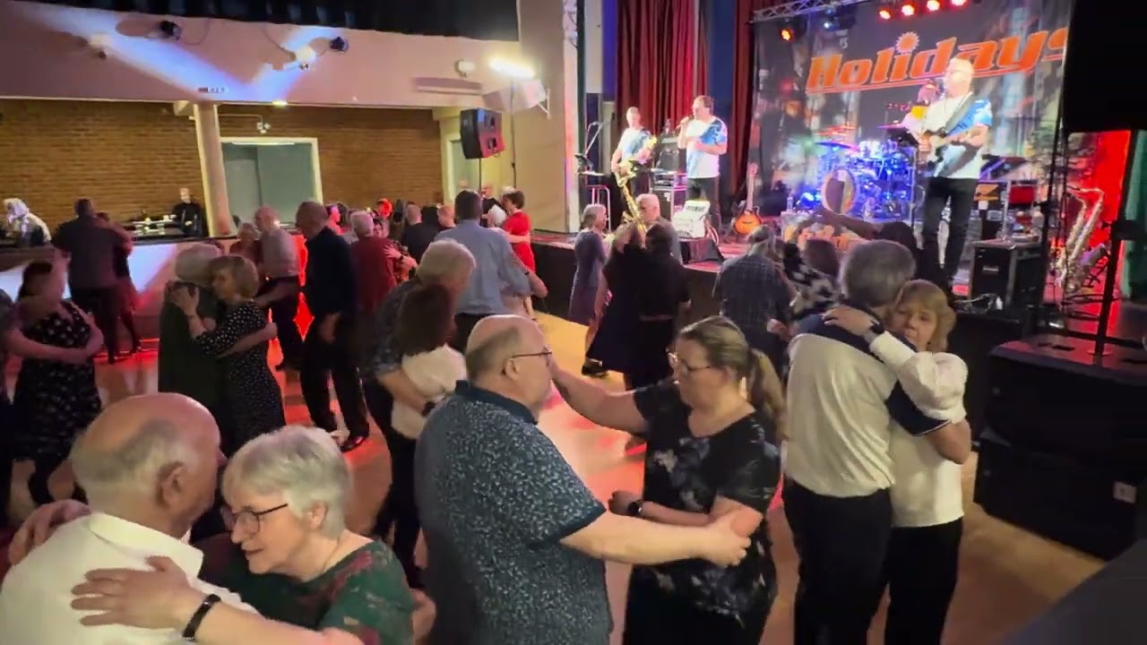 Timmar av tomhet med Holidays Orkester på Bodils dancing Grorud samfunnshus Dansnytt Bjørn Weiby