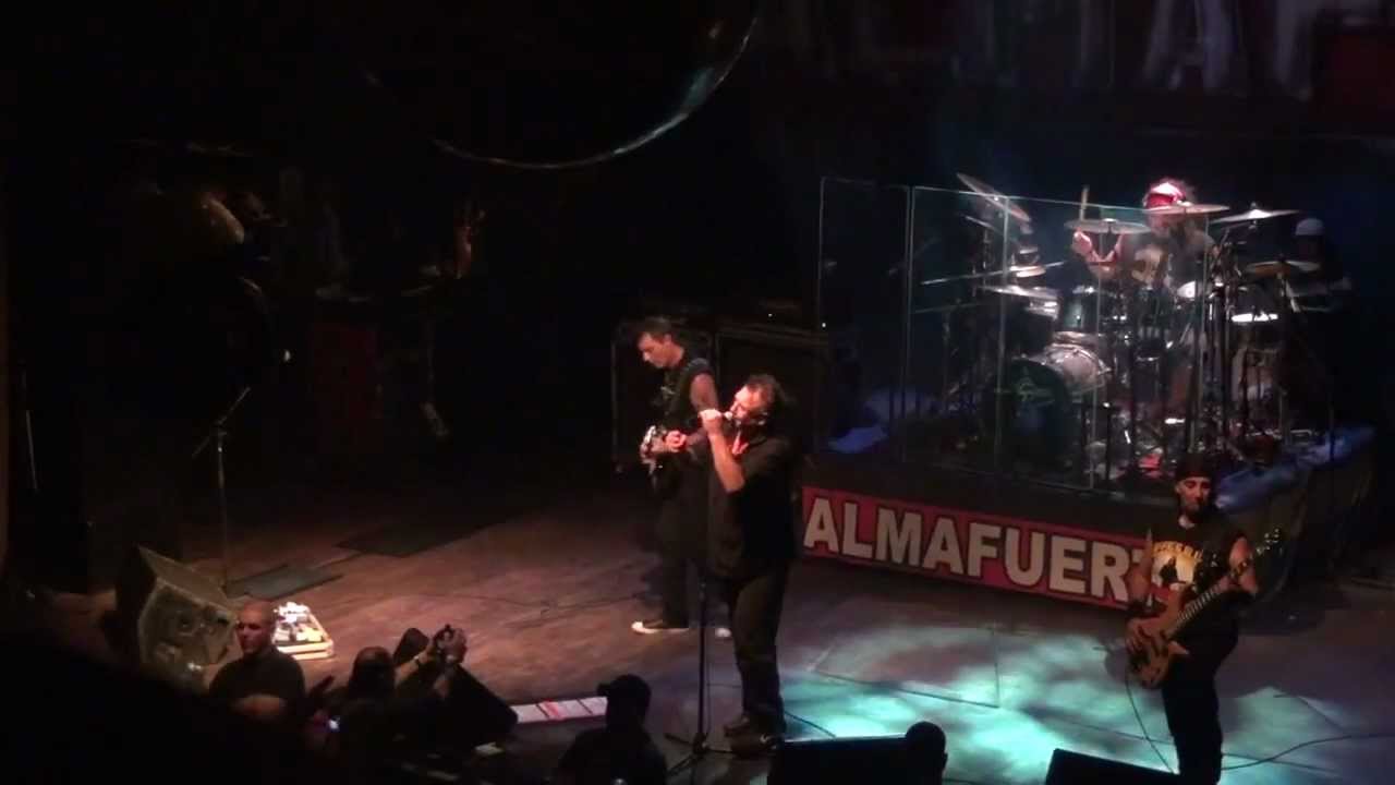 Almafuerte - Unas Estrofas Mas - El Teatro Flores (25-2-2012) HD