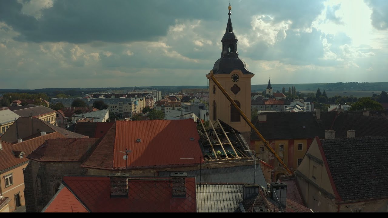 Rekonstrukce střechy kostela sv. Ign&aacute;ce v Jič&iacute;ně firmou Tes-98 - video dokument stavby