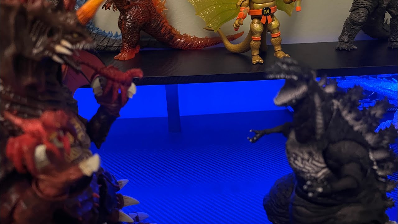 Shin Godzilla vs Destroyah stop motion animation.(my first time using sound it’s not that good😅)