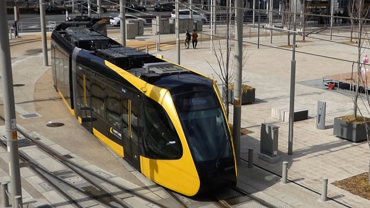 宇都宮ライトレール　HU300形 04編成 路面電車　ライトライン 宇都宮駅東口電停～東宿郷電停