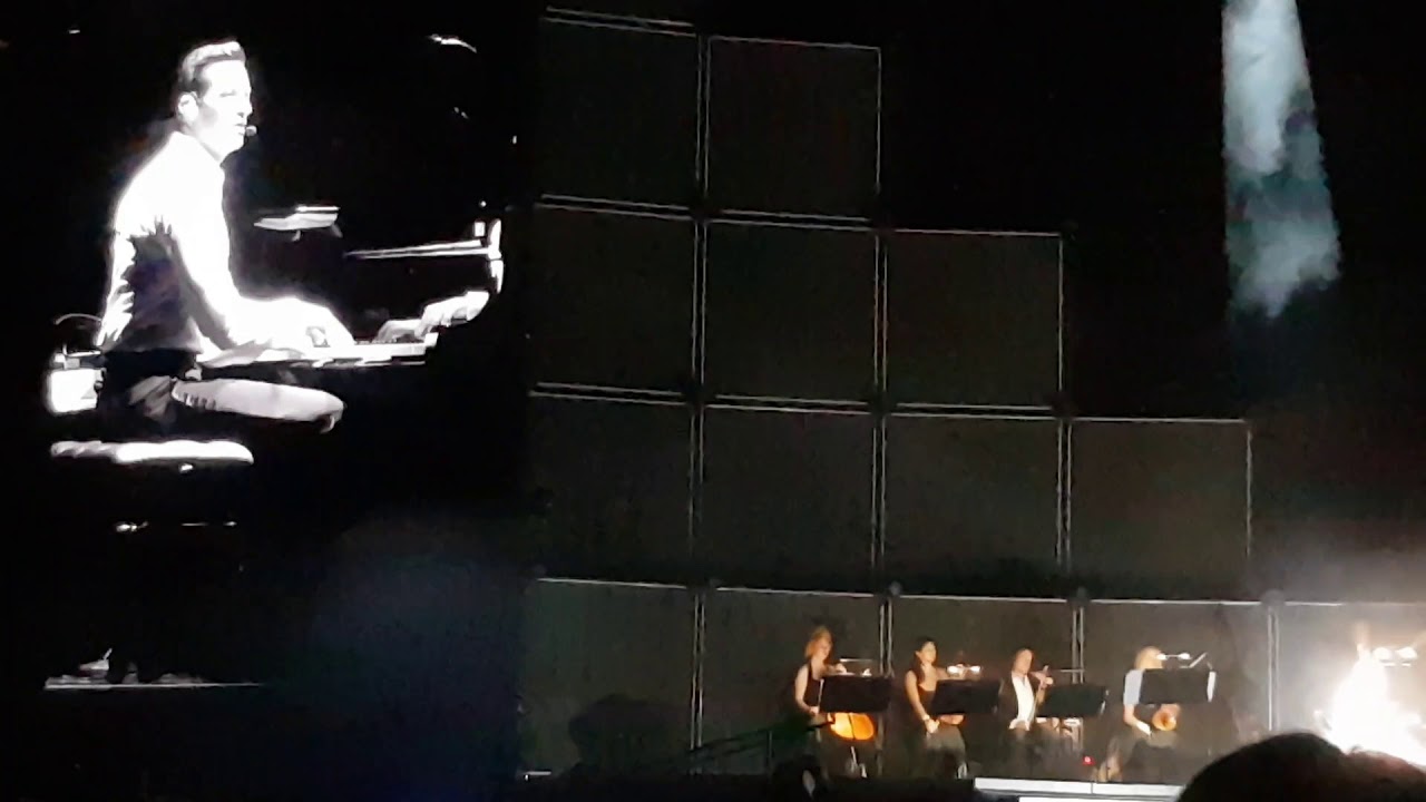 HUGH JACKMAN playing piano 🎶💙🎩 