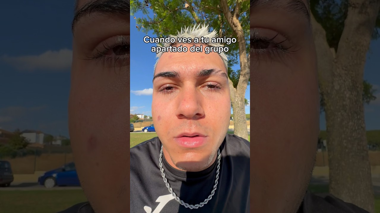 Cuando ves a tu amigo apartado del grupo