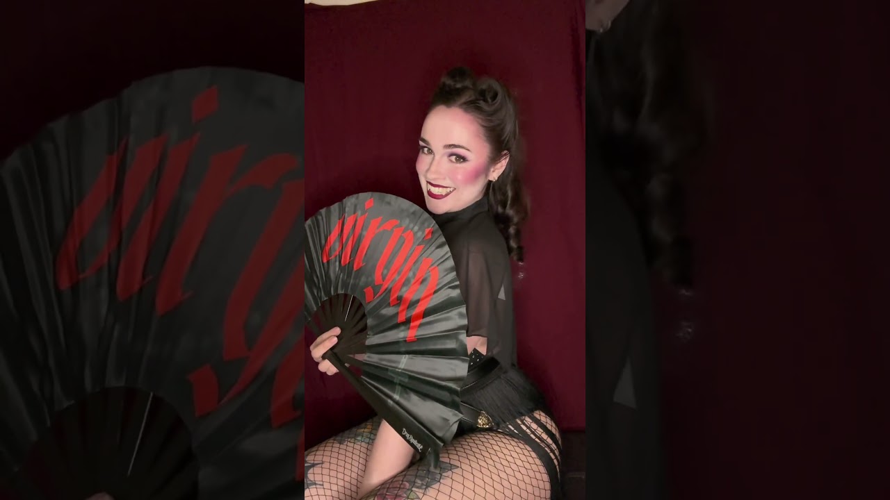 Greetings, mortals. #annievennom #burlesque #vampire #gothic #lesbian #singer #dance #witch