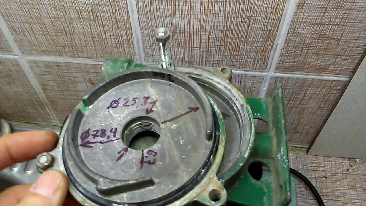 Водяной центробежный насос Кама-10. Разборка водяной камеры с крыльчаткой.