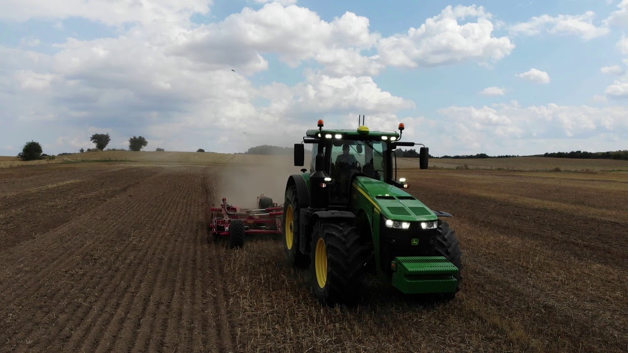 John Deere 8320R i Horsch Joker 6RT talerzowanie po łubinie