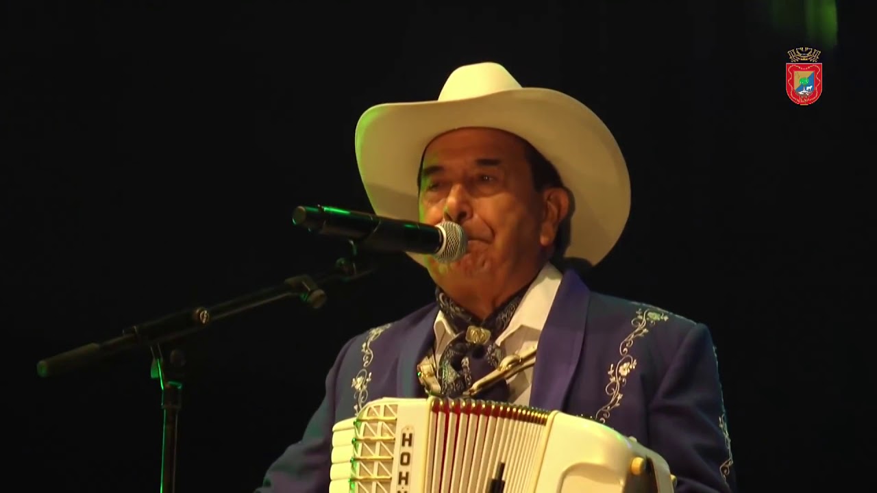 Los Hermanos Bustos - Dos Mujeres / La Vaca Blanca / Mala Gata / Morena de 15 Años (En Vivo)