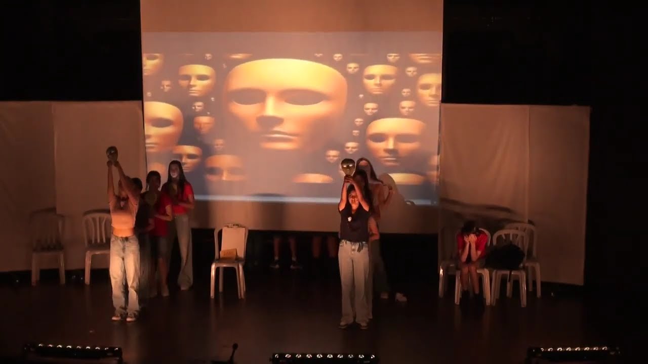״הנחשול״ בכיכובת של קבוצת הנוער של תיאטרון כל age בימוי נטלי חזן ליסר