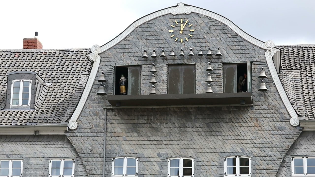 Glockenspiel und Figurenspiel am Marktplatz Goslar s