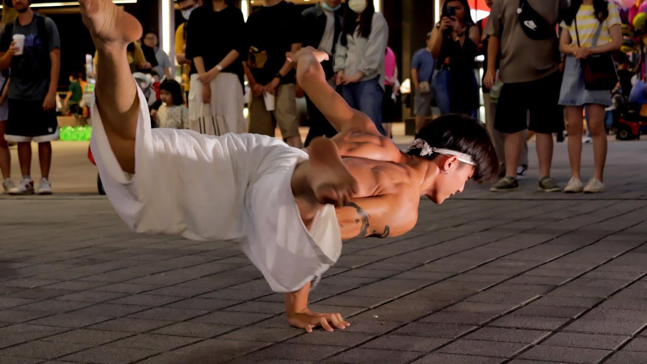 台灣街頭藝人優尼客當代馬戲團蔡宏義，倒立砌磚表演Street Artistes, Handstand Stunt on Bricks