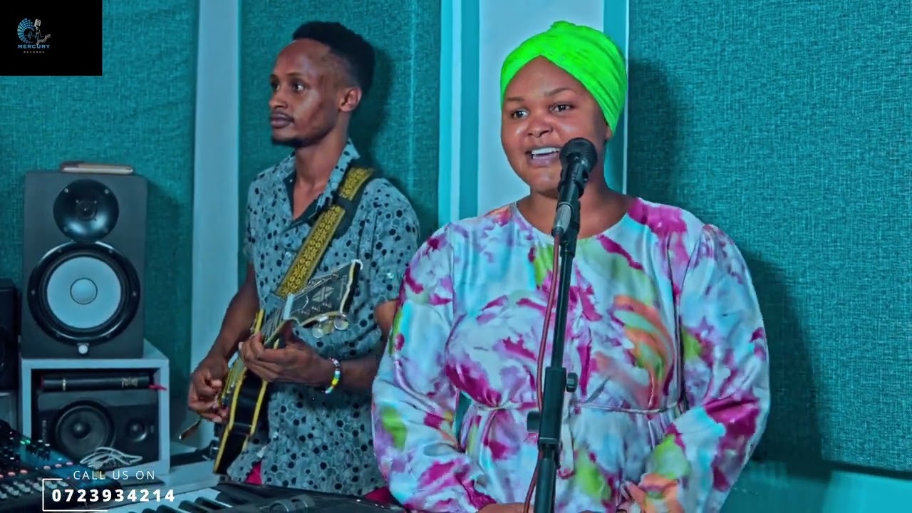 SWAHILI PRAISE  BY  VICTORIA MWIHAKI FT THE BAND