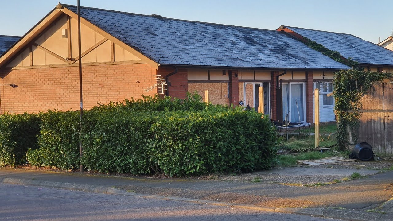 Went to have a look at a Abandoned Bungalow in Beanhill in Milton Keynes today guys 20/3/2022