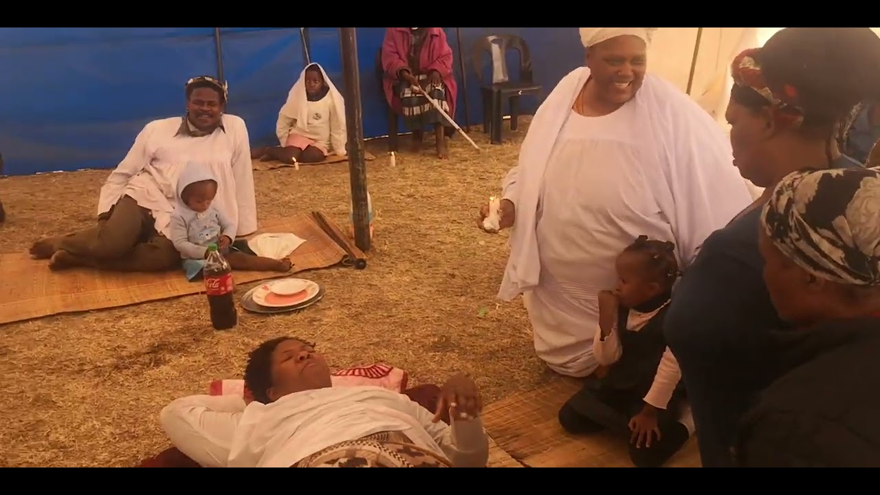 laphake kuse anville... bebekhuluma nokhokho wabo okade ebafaka ezingozini zemoto