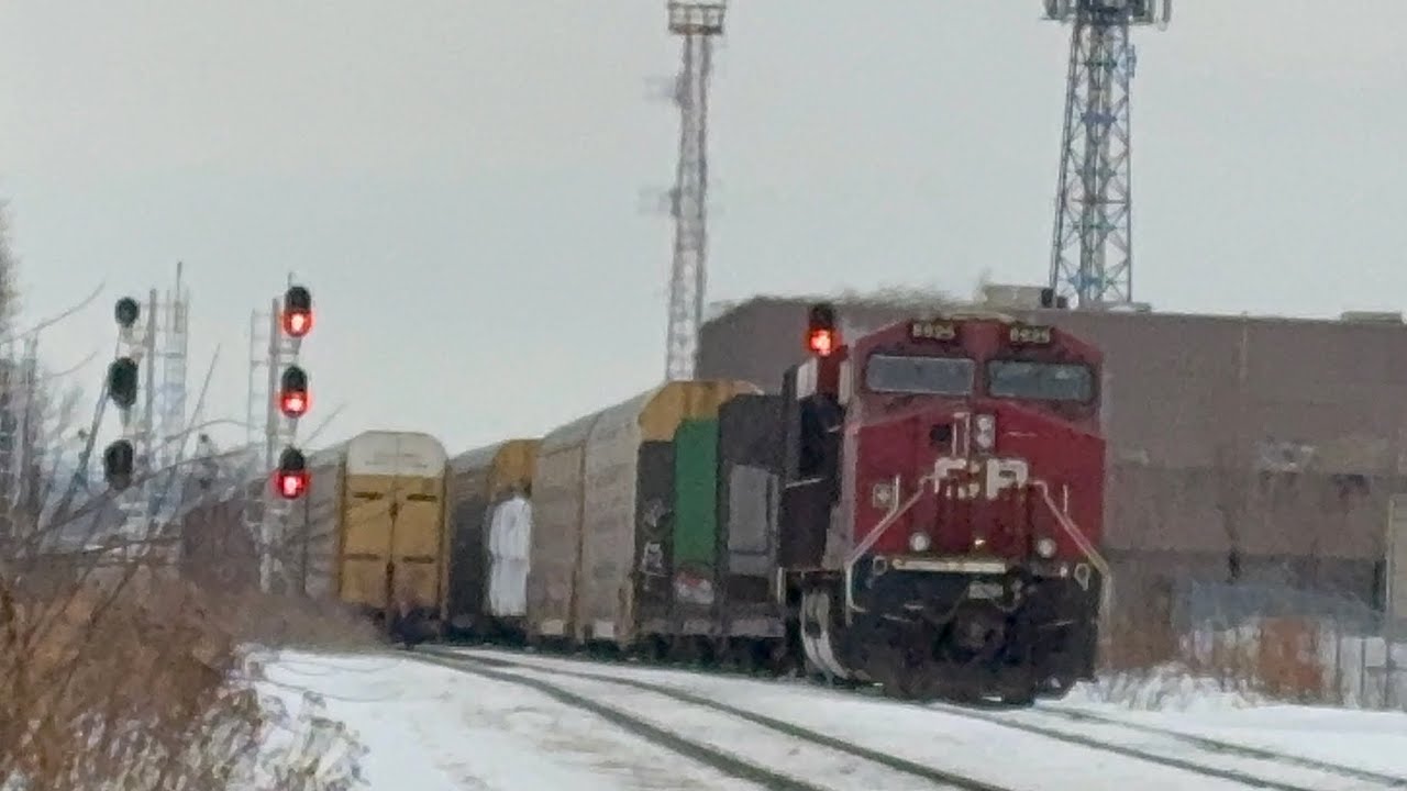 Railfaning CPKC osler St in Toronto Ontario 5 trains