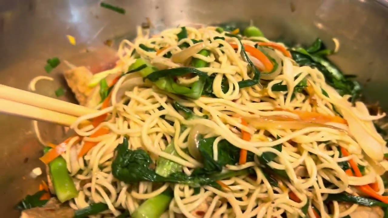 Mi chay xào Ta hu cai ngot  ,he ,Ca rốt  hay cung làm cho gia đình nhé các bạn 