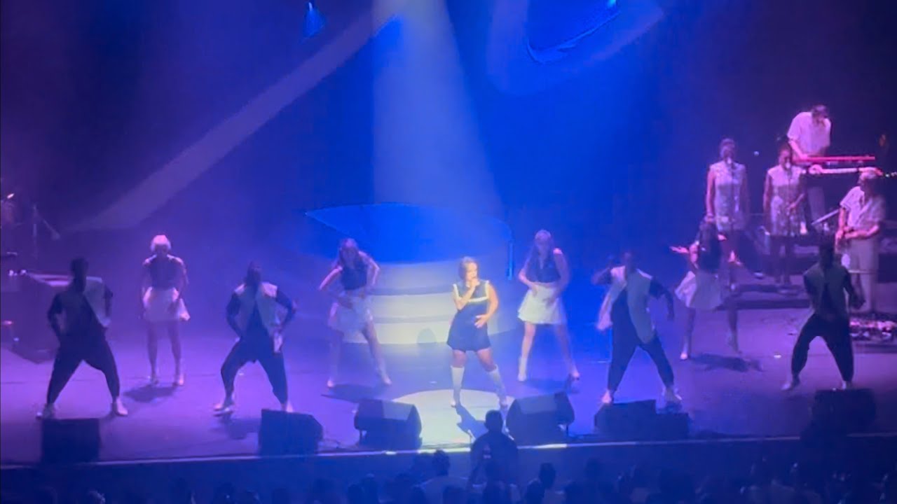 Alizée - Les collines (Never Leave You) (Live at L’Olympia, Paris 06/09/2025)
