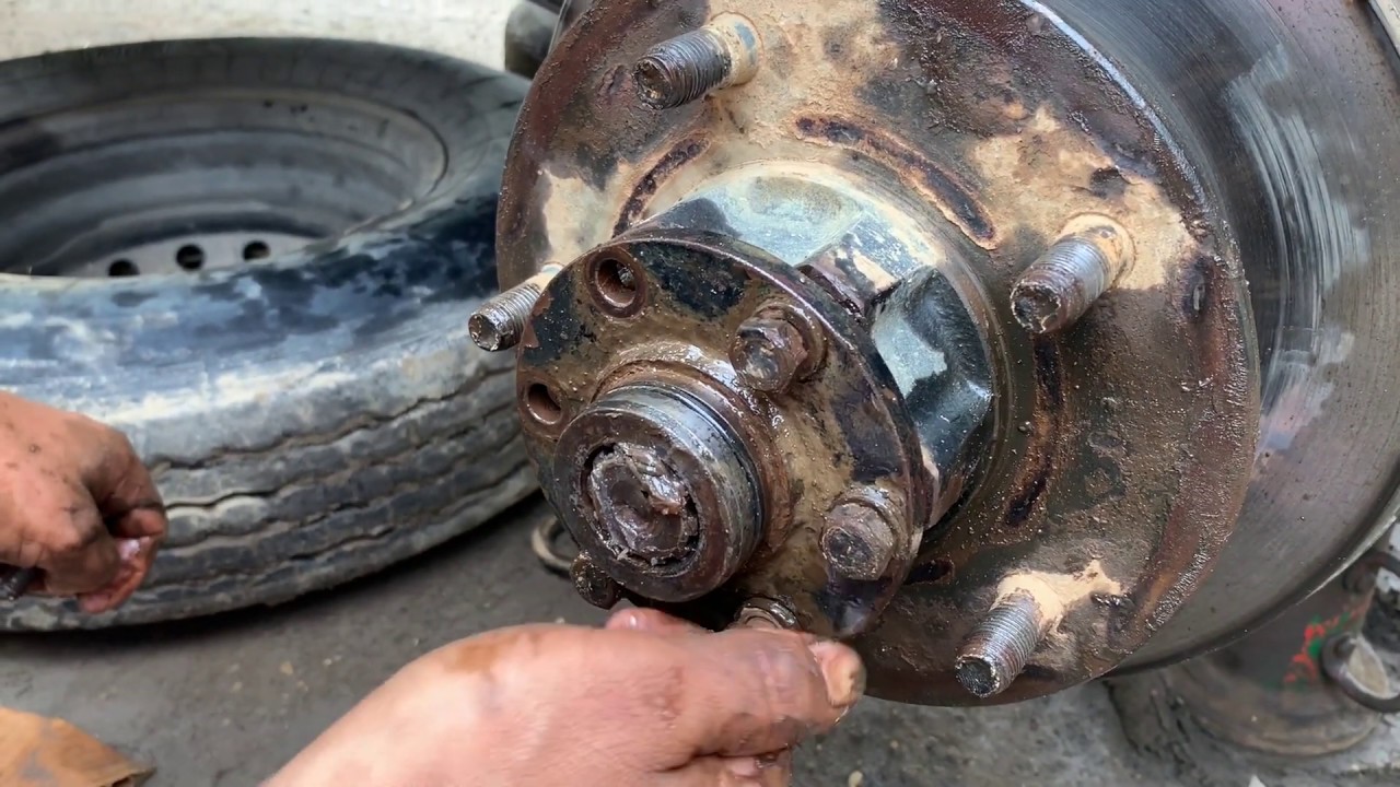 How to do hub greasing for mahindra bolero 4x4 pickup.