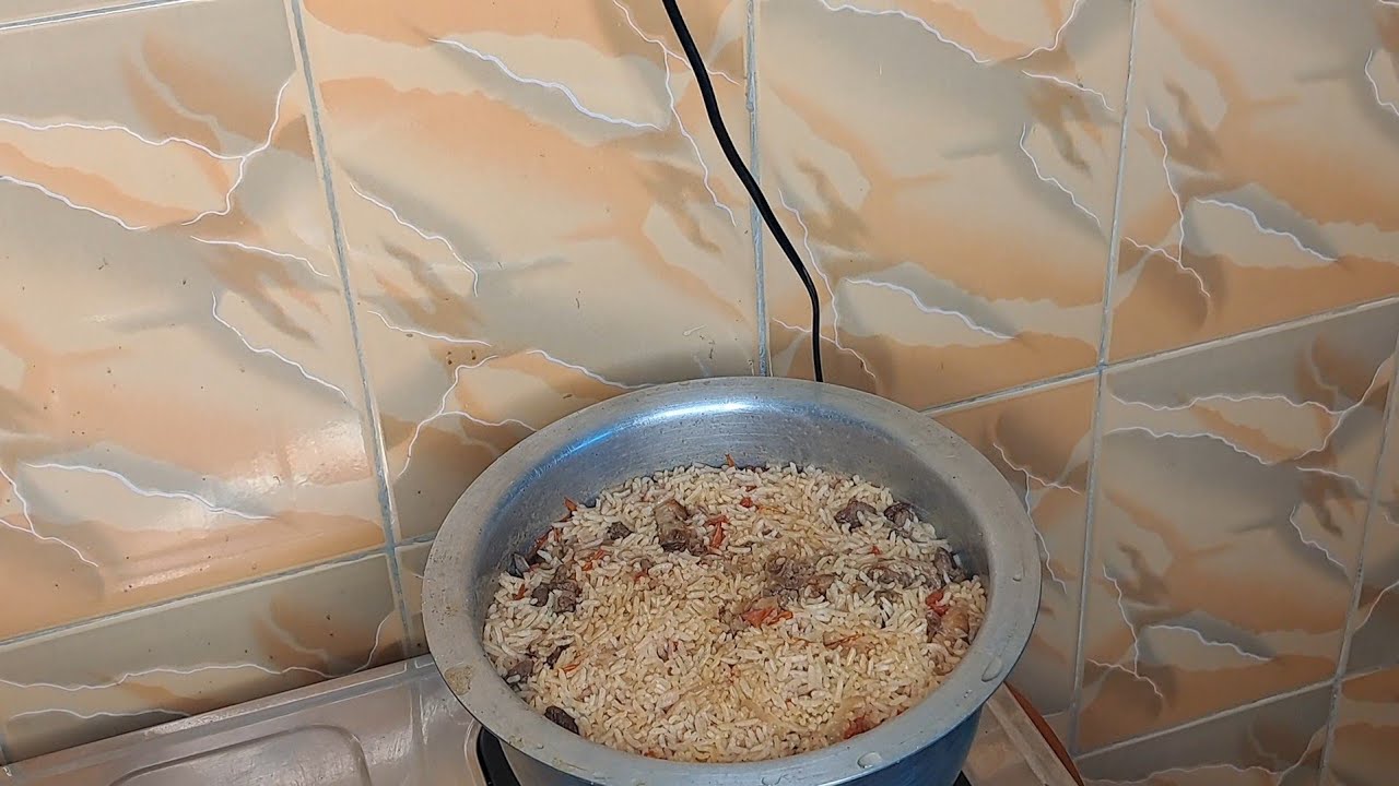 COOKING VLOG ❤️: FINALLY FIRST MEAL OF THE NEW HOUSE 🏠#vlog #bettyceline #kitchen #pilau