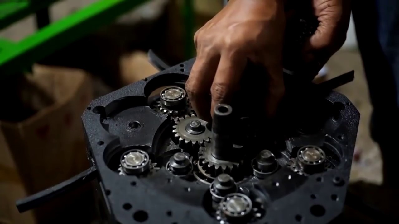 proses perakitan mesin radial Naga Lima