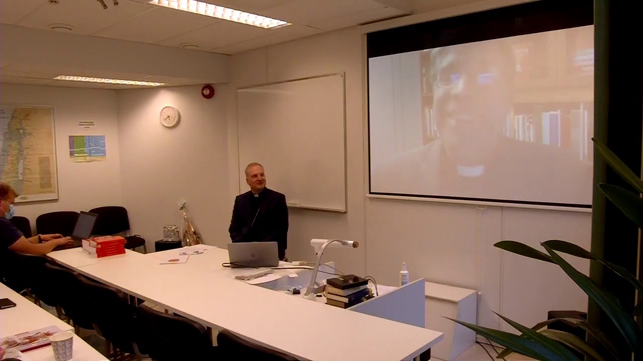 Timo Eskola: “Ateistit alttarilla ja sudet saarnatuolissa – onko teologia oikeasti kriisissä?”