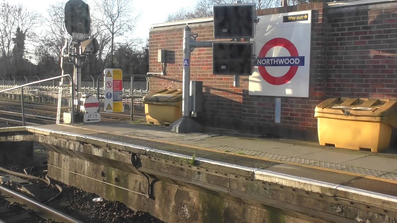 Full Journey On A Semi Fast Metropolitan Line From Watford To Aldgate