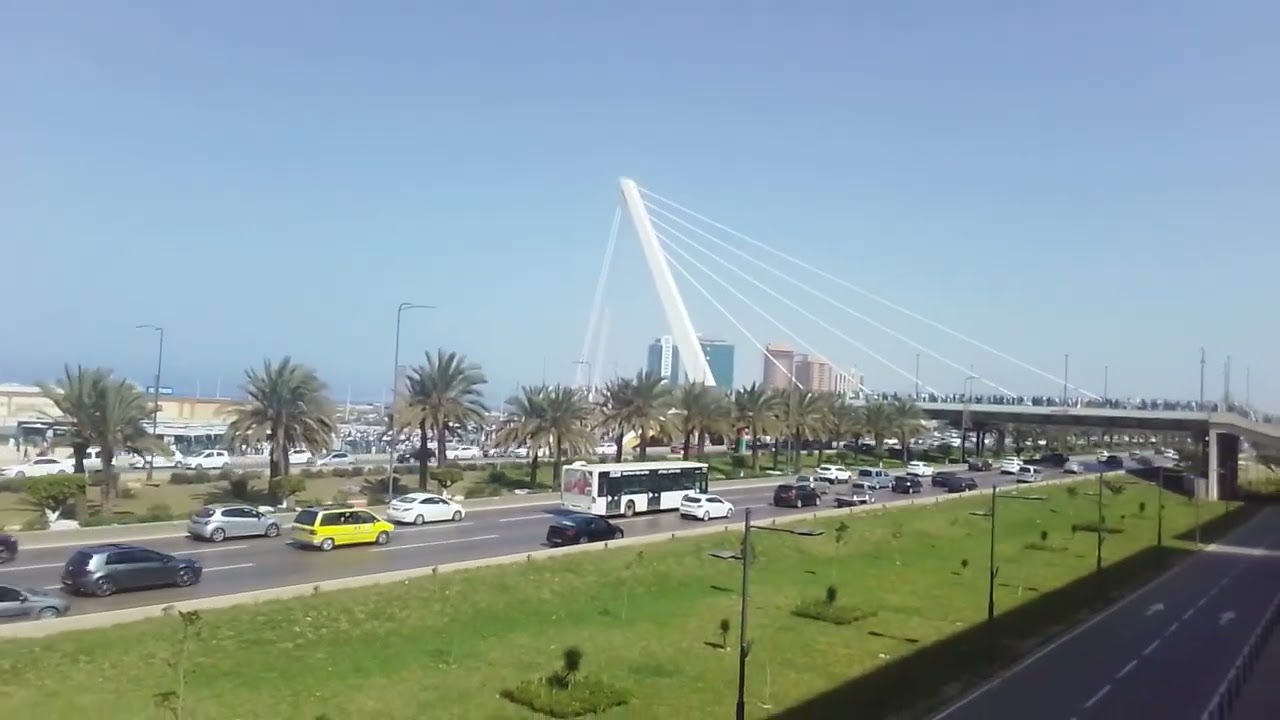 جامع الجزائر الكبير ثالث أكبر جامع في العالم.The Great Mosque of Algiers is the third largest mosque