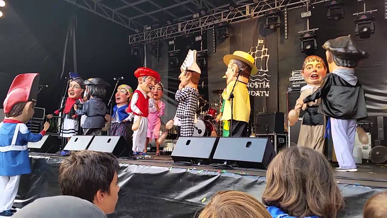 gigantes y cabezudos itzurun 2015