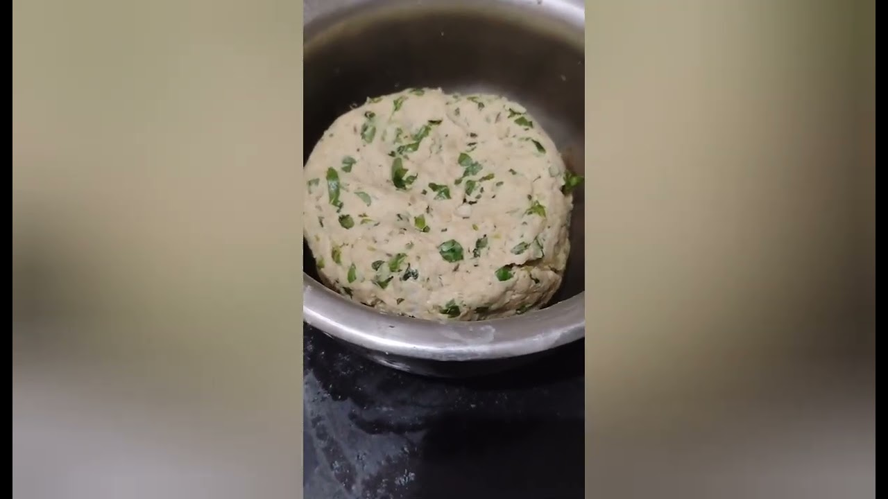 ಮೆಂತ್ಯ ಸೊಪ್ಪಿನ ಚಪಾತಿ ಮಾಡುವ ವಿಧಾನ 🥬(Fenugreek leaves chapthi) #cooking #recipe #food #shortcreator 
