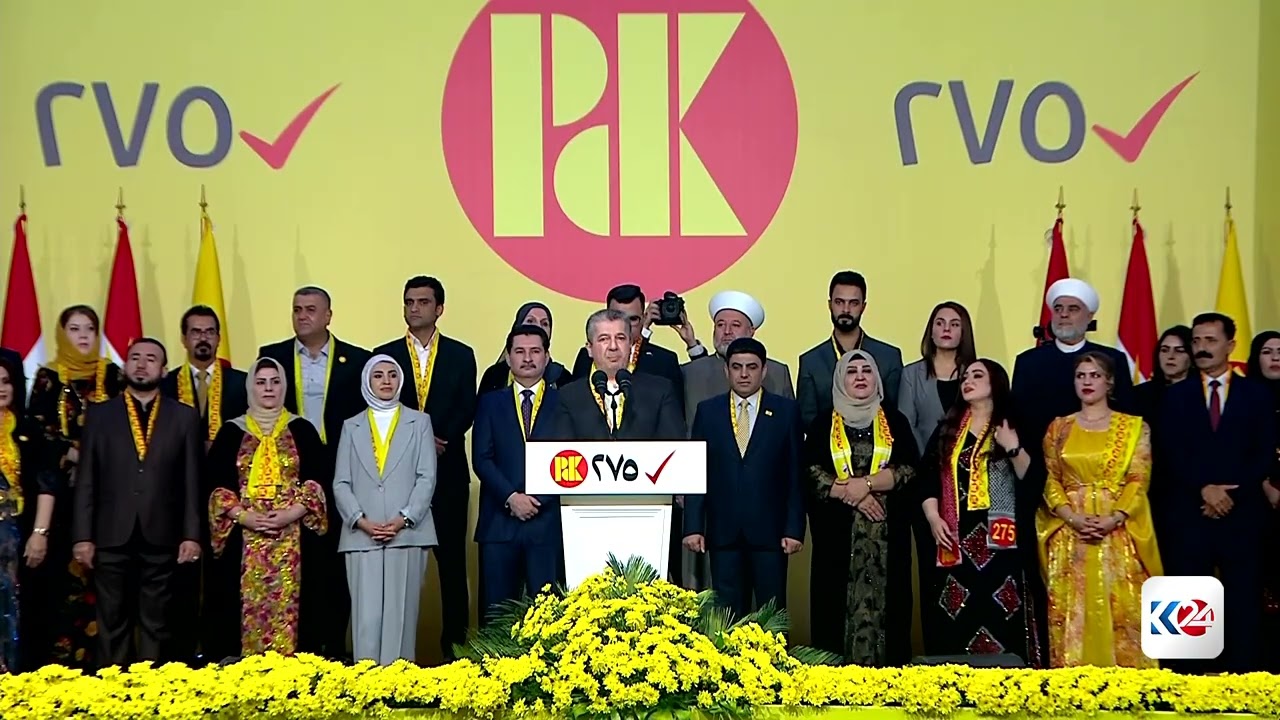مەسرور بارزانی، بە هونراوەکەی خۆی کە لەسەر کەرکووک نووسیویەتی دەست بە گوتارەکەی دەکات