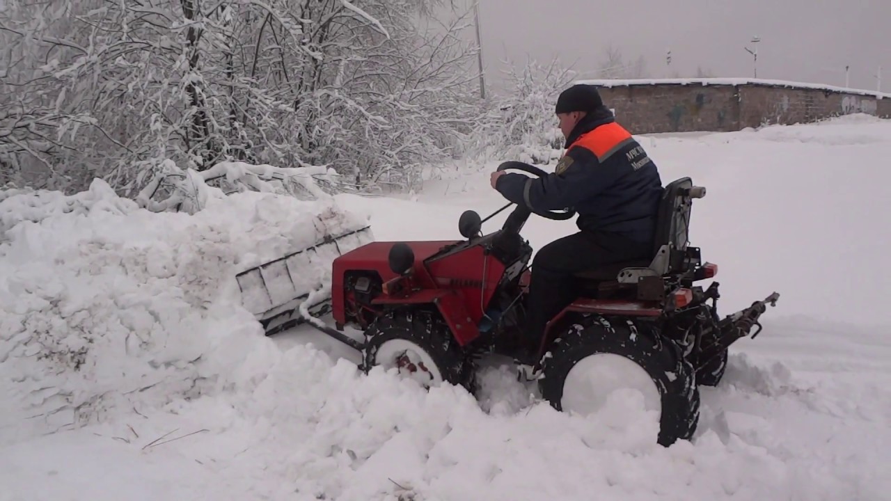 Беларус МТЗ 082 / мтз 132 Чистит снег и сугробы 30 см. Часть 1. Mini tractor vs Arctic invasion!