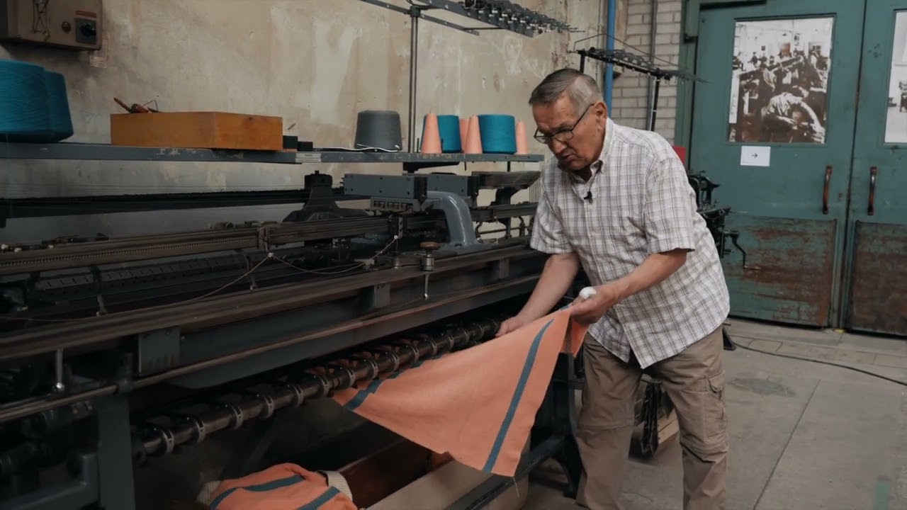 Lifado - Die Strickmaschine mit den Lochkarten