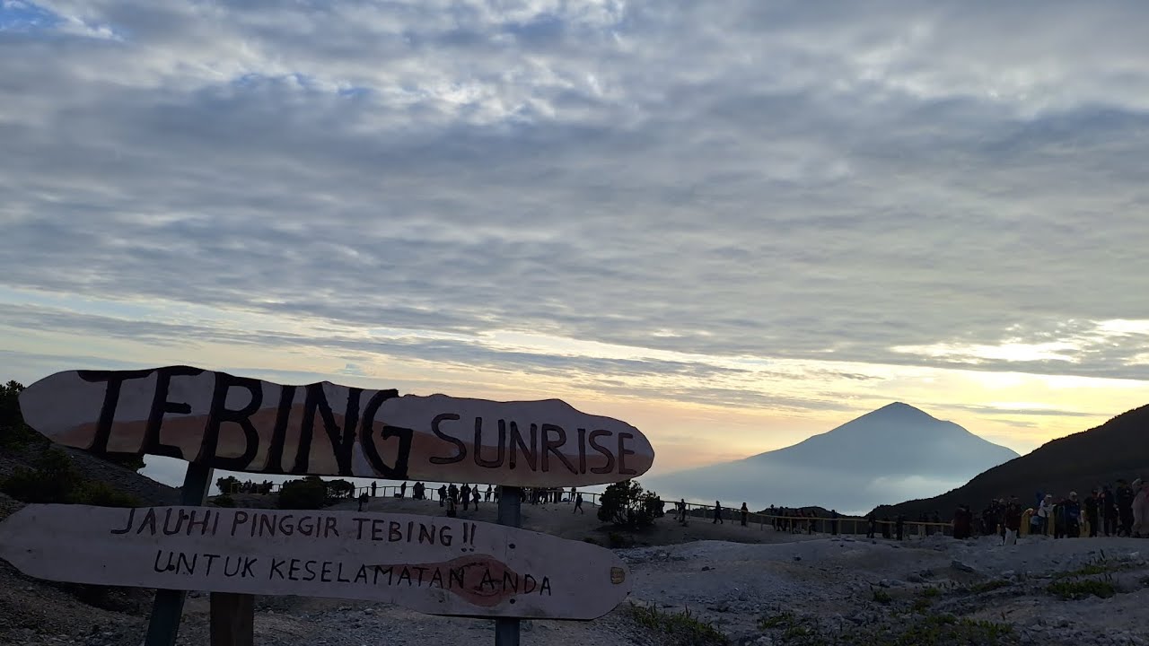 lousy hikers eps. 1 | we made our first hike to papandayan🧚‍♀️