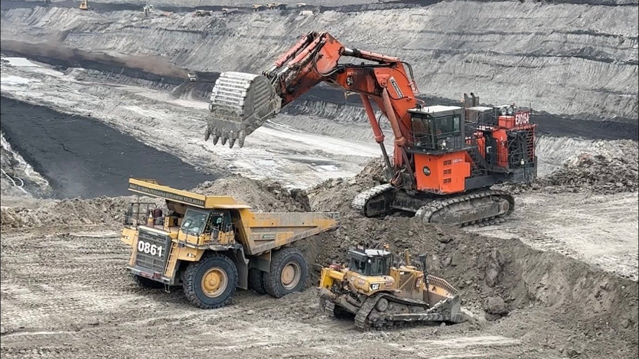 EPIC Hitachi Ex 2600-6 Excavator in action || Loading Hd 785-7 Komatsu Dumper ~ Miningstory 