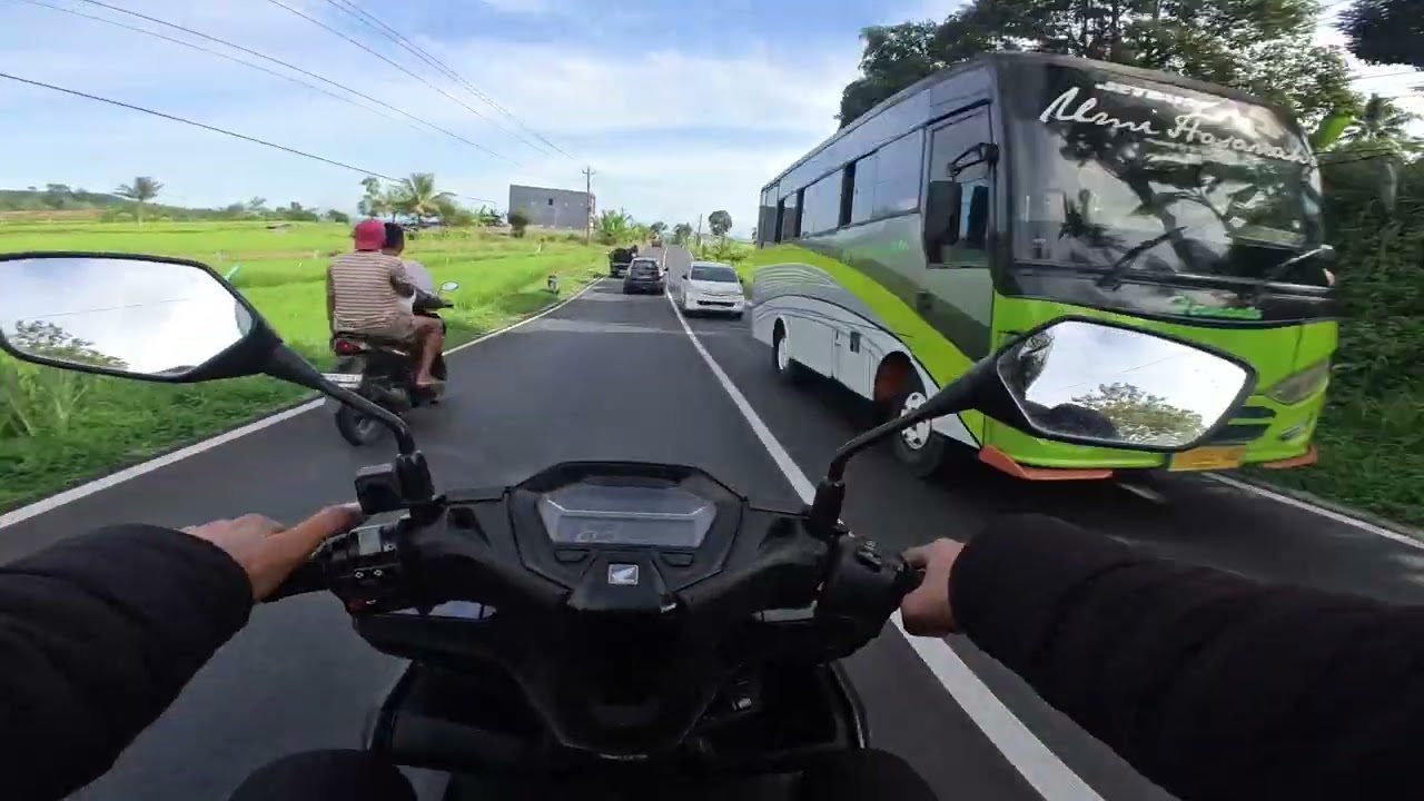 KONDISI JALAN SEBELUM MUSIM HUJAN MELANDA