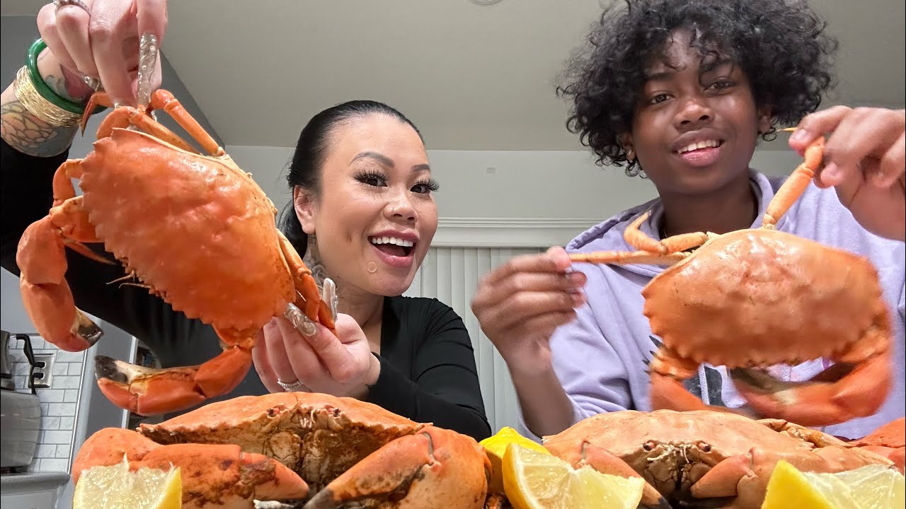 Picking, Cooking and Eating Stone Crabs 🦀