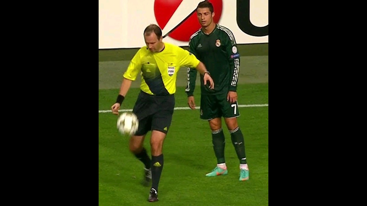 When Referee Plays Better Than Players 😳