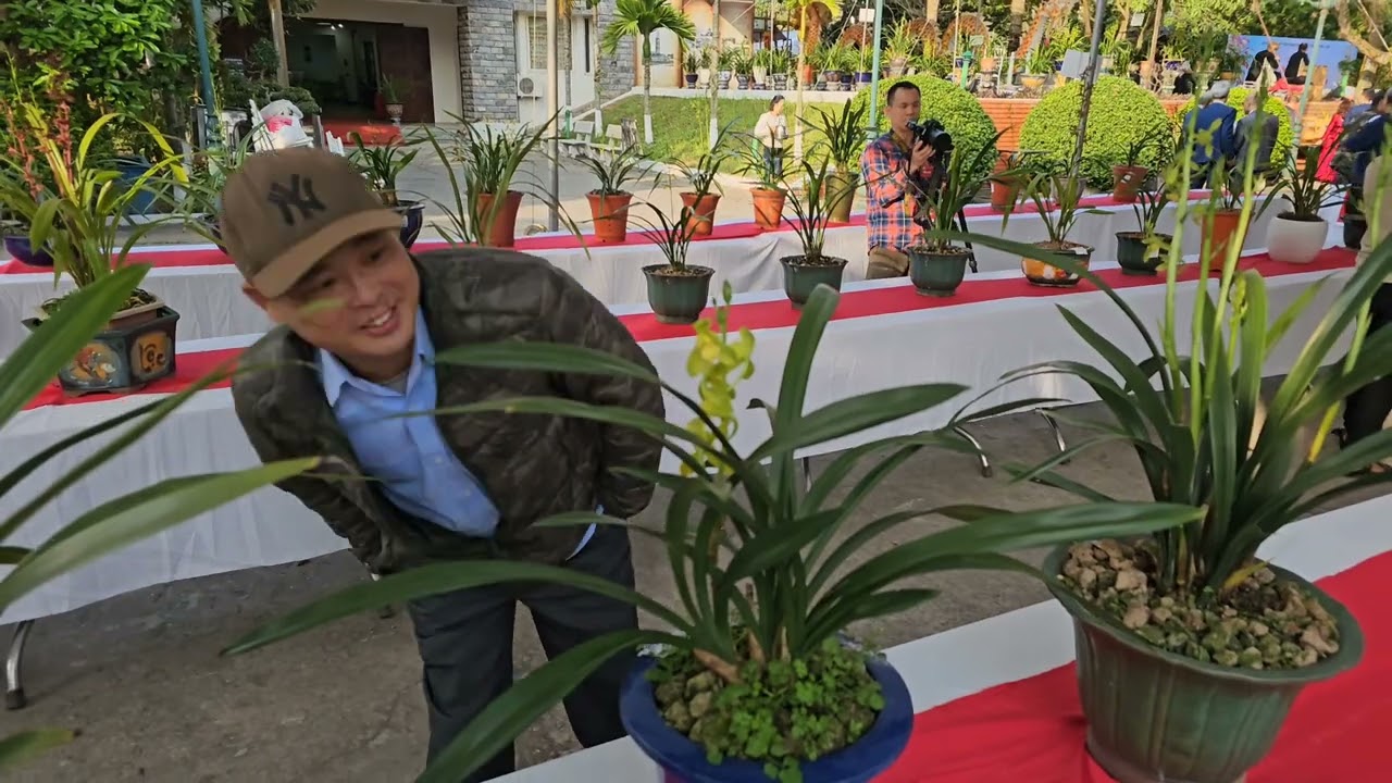 Toàn cảnh Triển lãm Trưng bầy và thi địa lan Hương sắc Nam Định