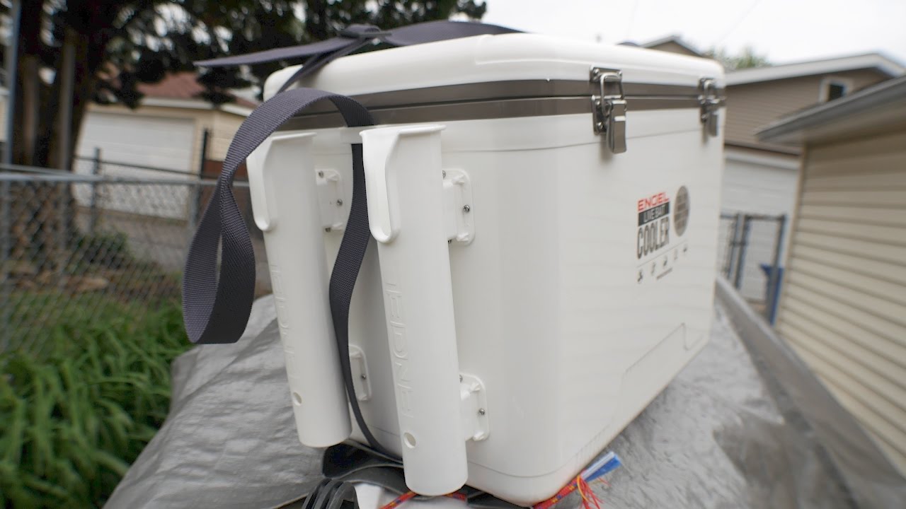 Как установить держатели удилищ на охладитель для живой наживки Engel Live Bait Cooler