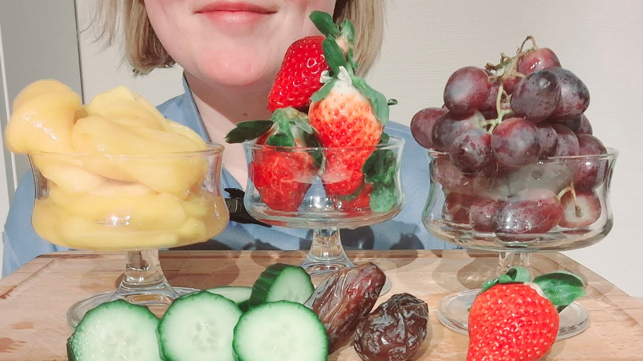 ASMR STRAWBERRIES GRAPES *NO TALKING DELICIOUS FRUIT MUKBANG