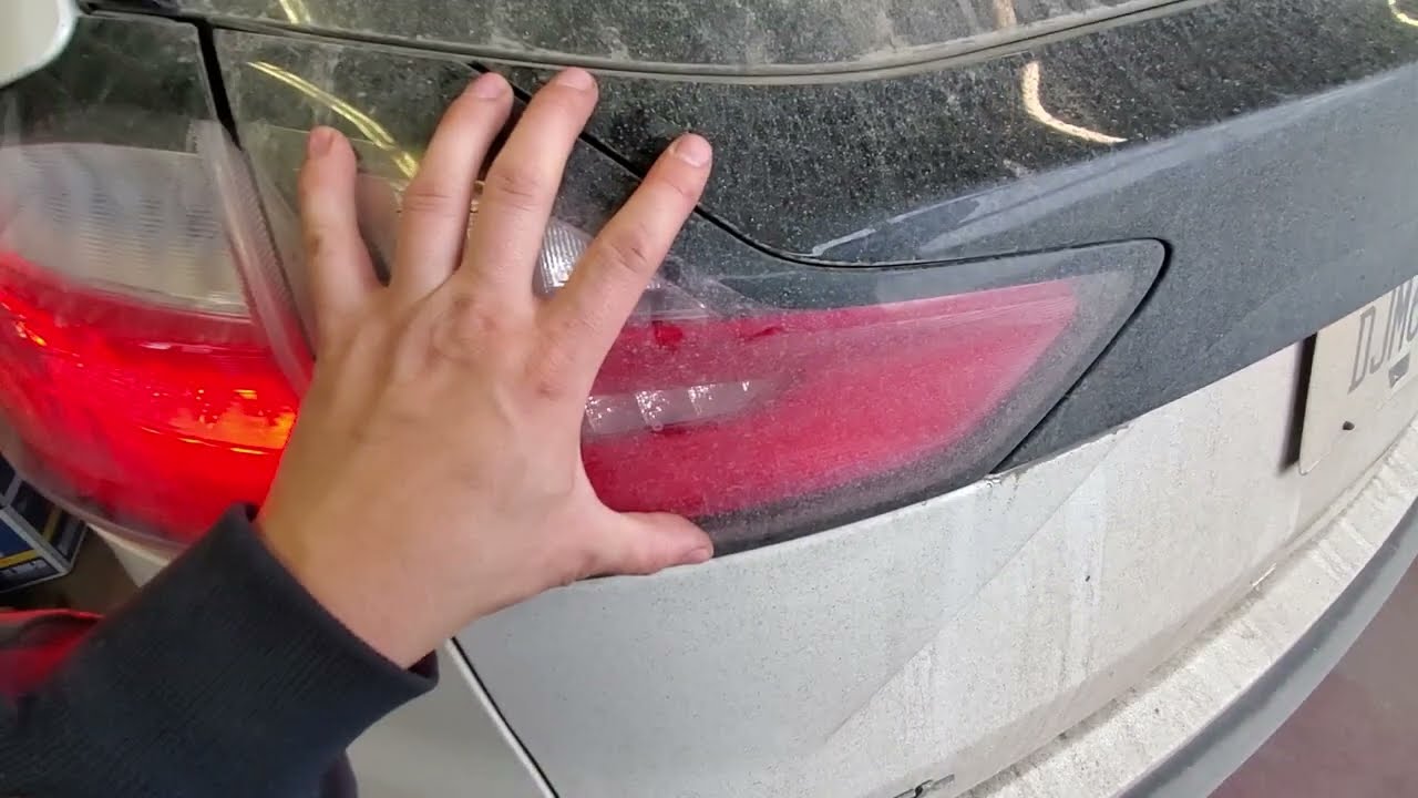 2021 Ford Edge Rear hatch panel removal & inner tail lense replacement (Reverse Light Lense)