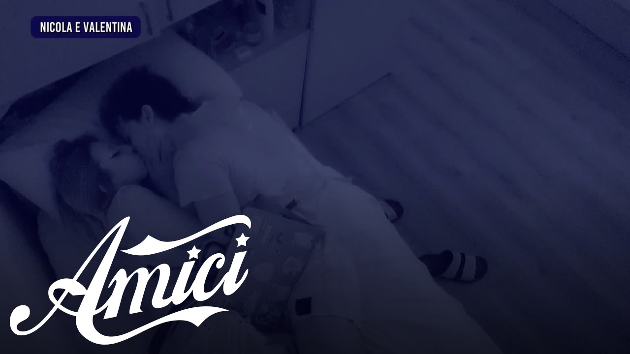 Amici 25 - La complicit&agrave; tra Nicola e Valentina