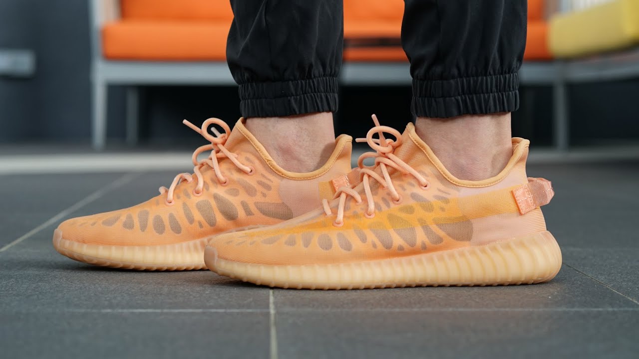 Обзор Yeezy 350 V2 