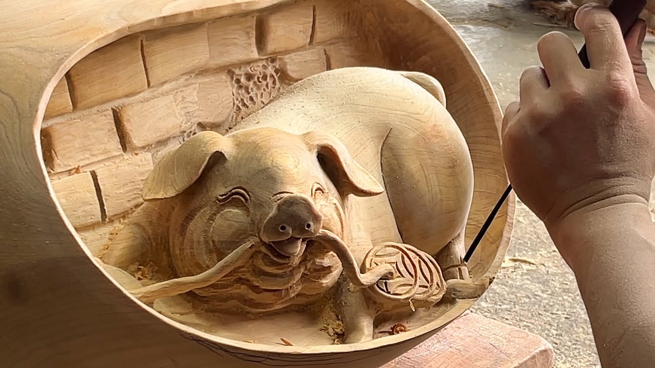 This wooden pig statue was carved from a broken wooden vase - Amazing Wood Carving Skill