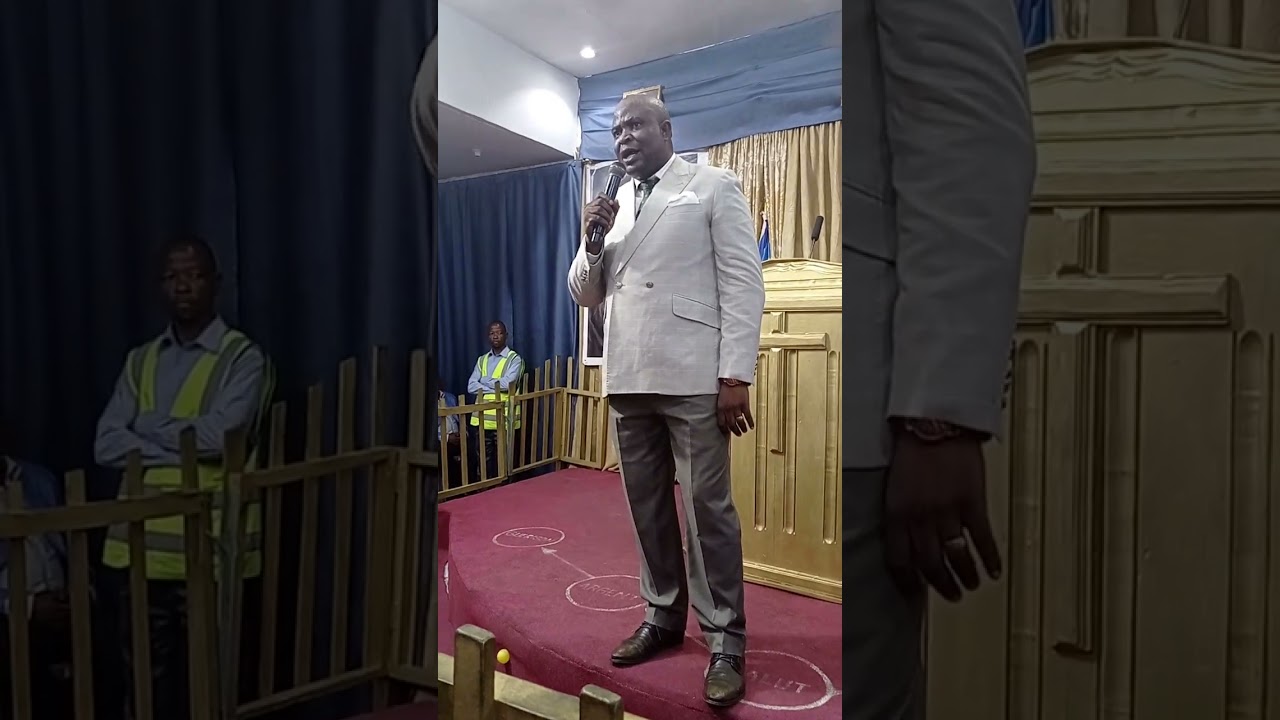 Kinshasa, la médecine céleste, Perfection Tabernacle chez l'apôtre David Kawala.