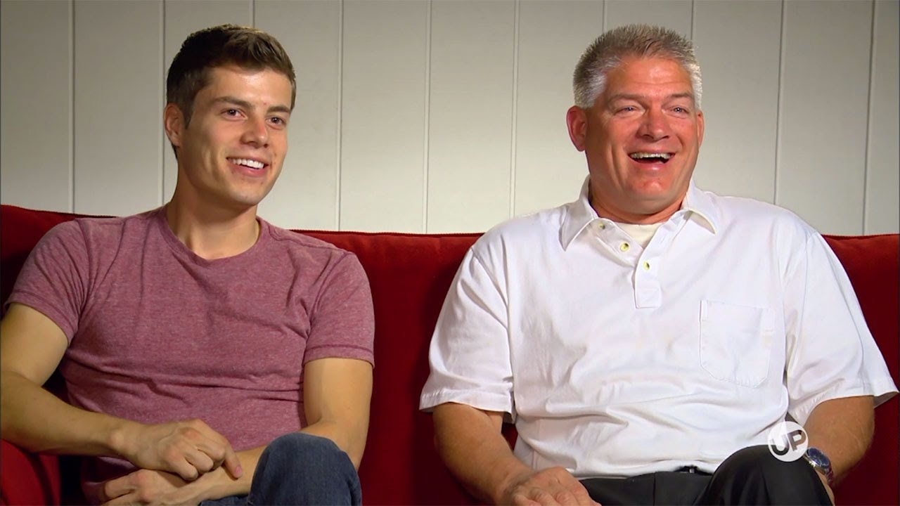Bringing Up Bates - Golfing Gaffes Brings Gil Some Laughs (Sneak Peek Scene)